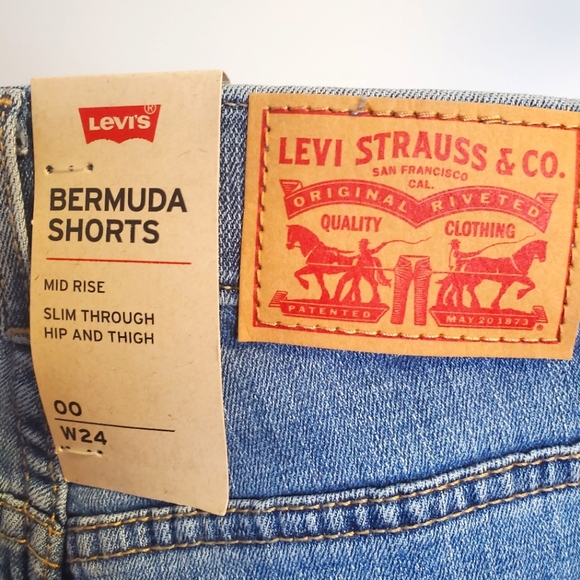 Levi's Womens Bermuda Shorts Mid Rise - Picture 9 of 16